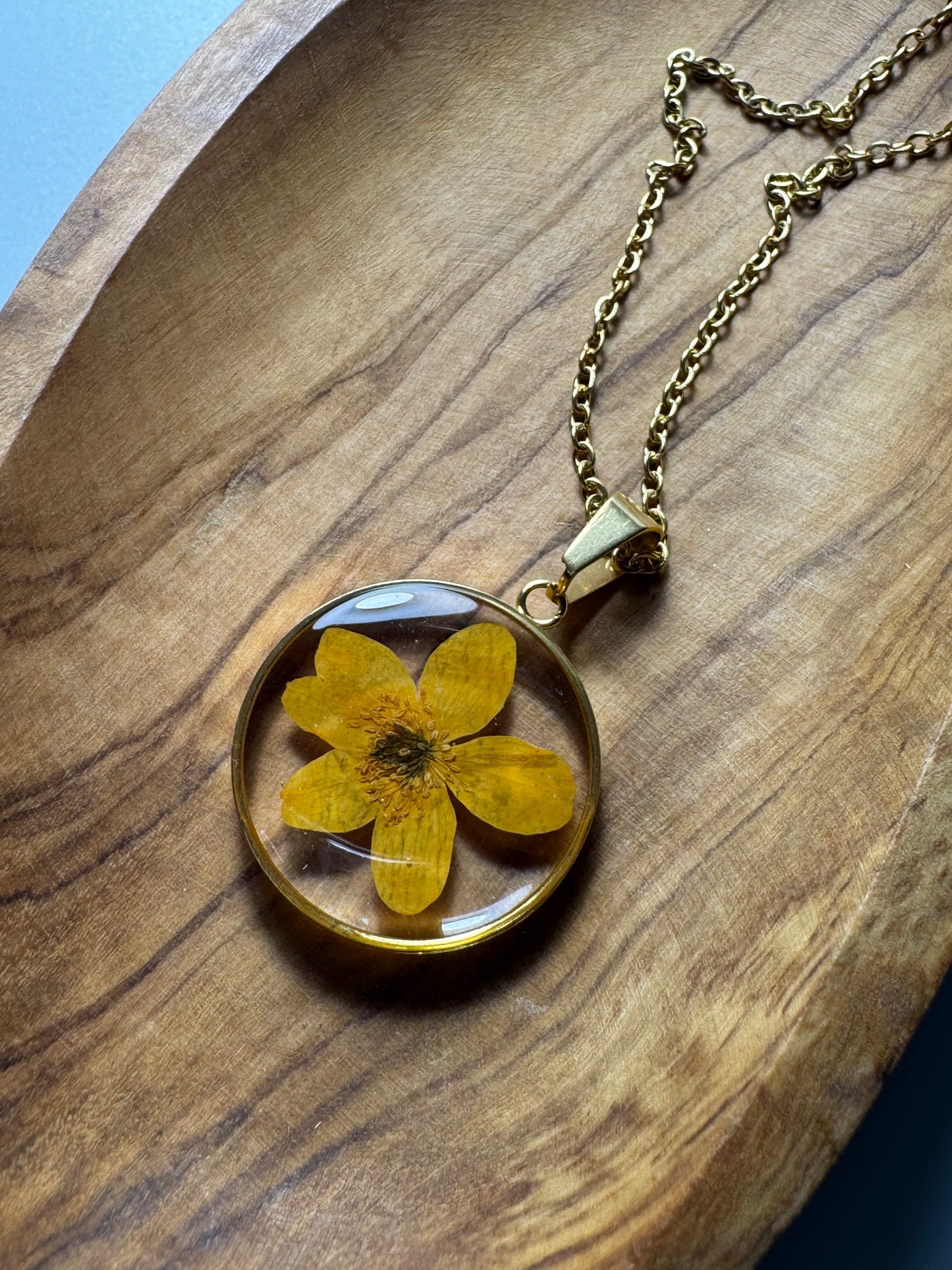 Yellow flower gold pendant
