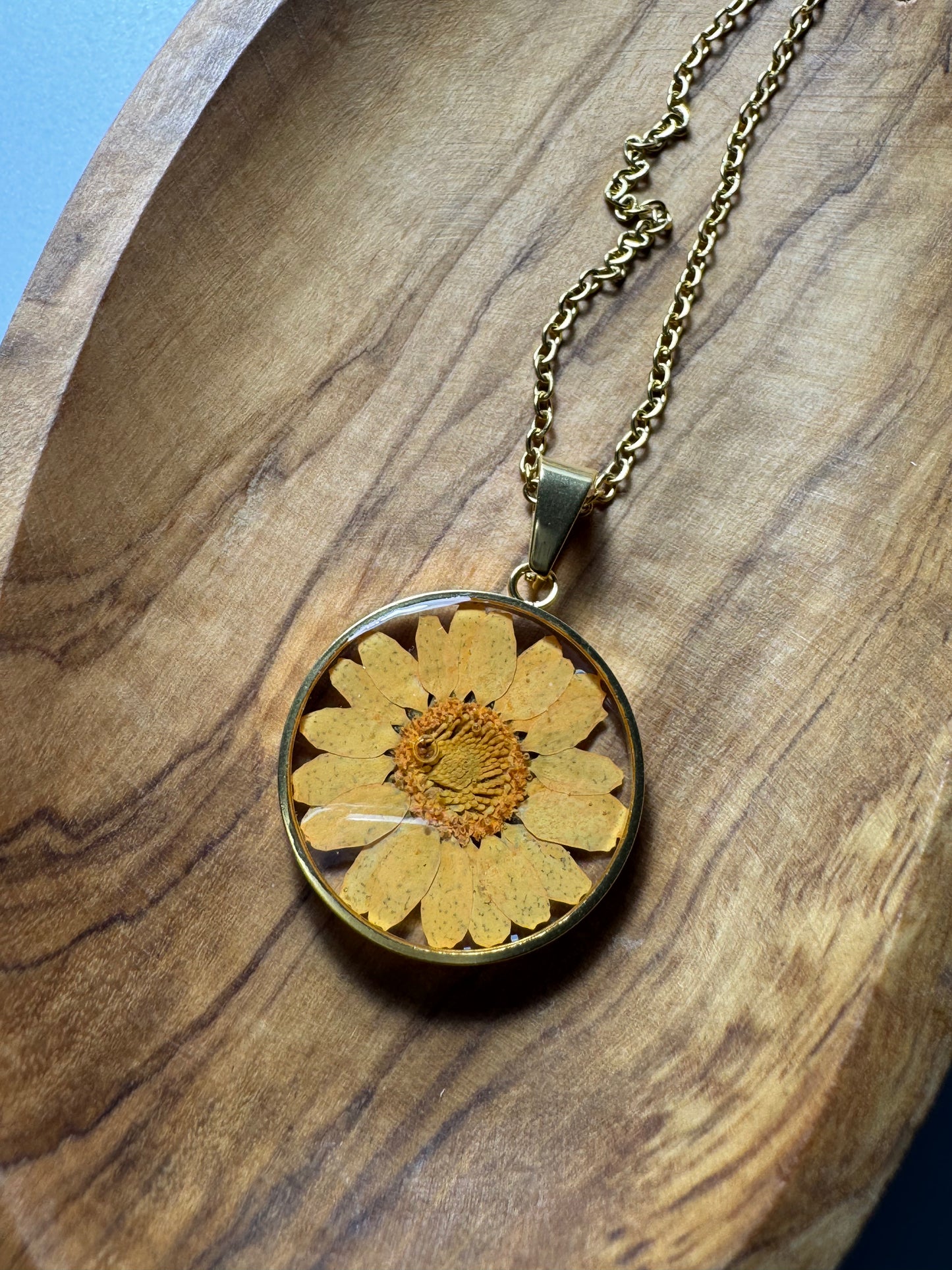Yellow daisy gold pendant